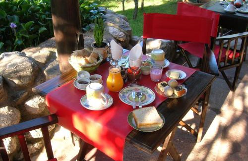 Cerro de Oro Apartment | Pet-Friendly Retreat at Apart Los Antiguos - 4 Star Stay