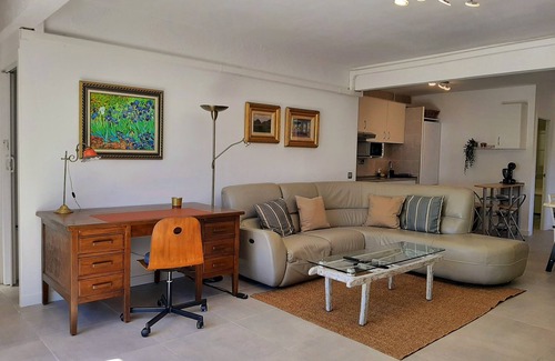 Canet de Mar House | Oceanfront Getaway: Pool, Garden & 10/10 Guest Rating