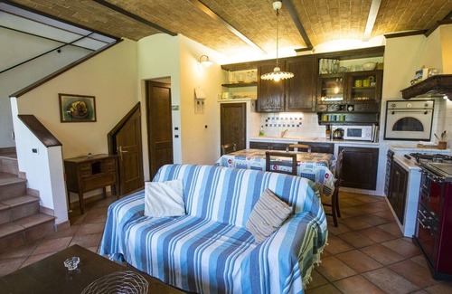 Monteriggioni House | Cozy Retreat with Pool & Air Conditioning in Chianti