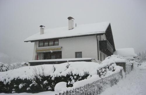 Ried im Oberinntal Apartment | Family-Friendly Haven at Apart Pöll - Rated 9.2/10