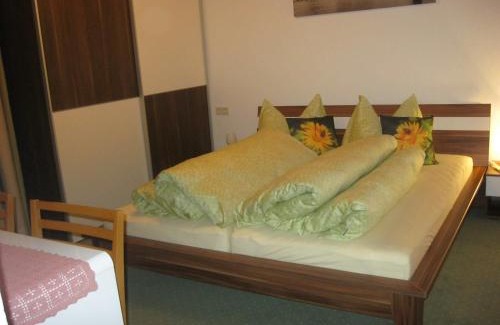 Ried im Oberinntal Apartment | Family-Friendly Haven at Apart Pöll - Rated 9.2/10