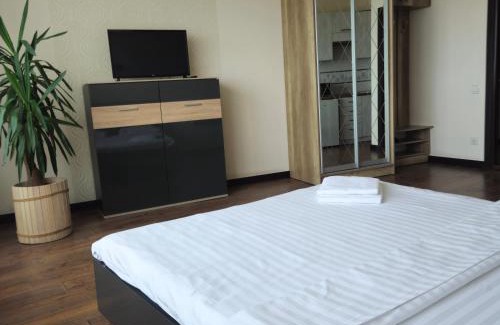 Yavory Apartment | Cozy Apart Panorama: Guest Rated 9/10 & Family Friendly
