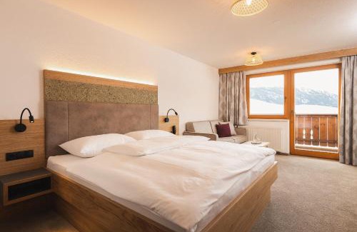 Serfaus Hotel | Apart Pension Moos: Family-Friendly Retreat with Hot Tub
