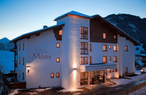 Serfaus Hotel | Apart Pension Moos: Family-Friendly Retreat with Hot Tub