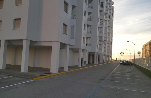 Valdelagrana Apartment | Oceanfront Apart Playa: Family-Friendly Stay with Pool