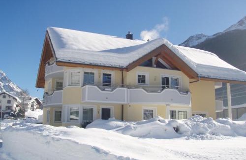 Pettneu am Arlberg Apartment | Family-Friendly Apart Schultes with 9.8/10 Guest Rating