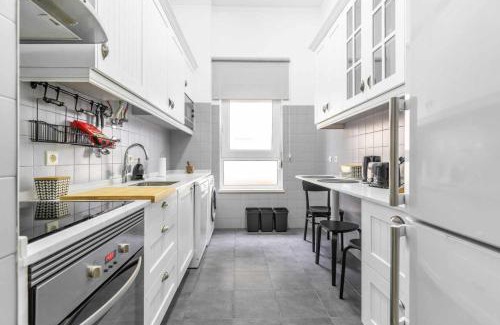 Carnide Apartment | Ideal T3 Apartment with Pool, Tennis & Family-Friendly Fun