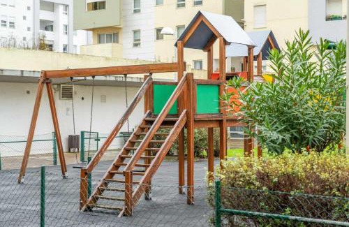Carnide Apartment | Ideal T3 Apartment with Pool, Tennis & Family-Friendly Fun