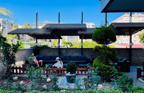 Mahmutlar Apartment | Budget-Friendly Stay at Apart Twin Towers with Pool Access