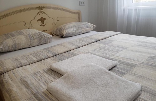 Yavory Apartment | Kid-Friendly Stay at Apart Ugorska: Rated 9/10 by Guests