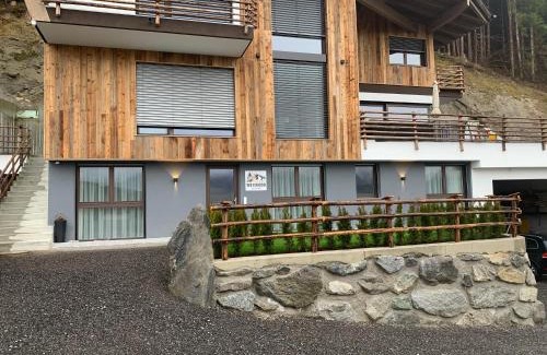 Helfenstein Apartment | Budget-Friendly Stay at Apart Wexwood - Child Friendly!