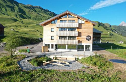Warth Apartment | Dog-Friendly Retreat at Apart Wolf Arlberg with Spa & Hot Tub