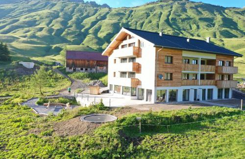 Warth Apartment | Dog-Friendly Retreat at Apart Wolf Arlberg with Spa & Hot Tub