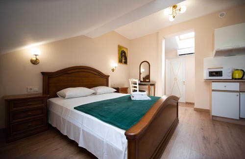 Lviv City Center Apartment | Prime Location at Apart Yaroslava Osmomysla 9 Square