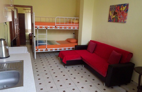Urkmez Apartment | Garden Apartment Near the Sea with Ocean Views & Kitchen