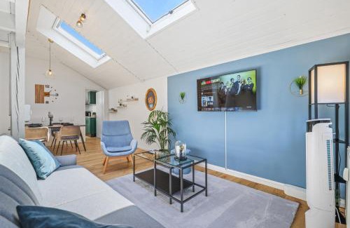 Im Freihofl Apartment | Modern Maisonette near Audi with Netflix & Parking Access