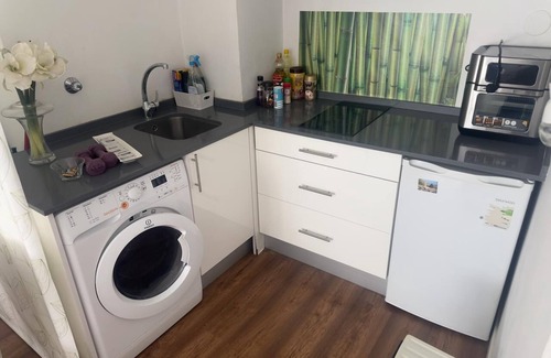 Zaragoza Centro Apartment | Zen Apartment with Wifi & Spa in Central Location