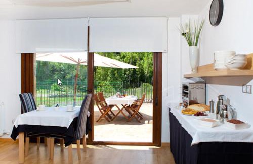 Castejon de Sos Apartment | Family-Friendly Apartahotel Castejón de Sos with Top Ratings