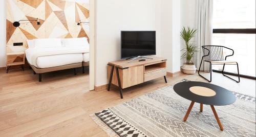 Ainsa Apartment | Top-Rated Apartahotel Dos Ríos Ainsa with Pool & Dining