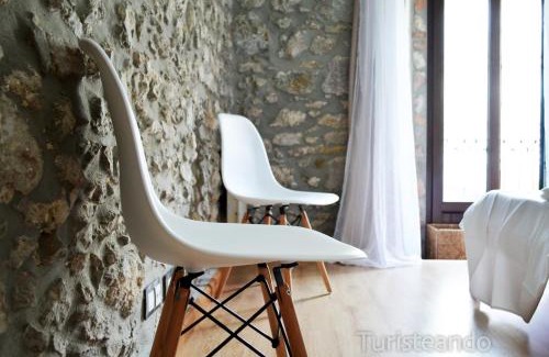 San Vicente de la Barquera Apartment | Modern Apartamento Llerandi 1B - Central Location & Family-Friendly