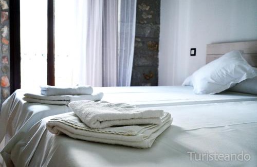 San Vicente de la Barquera Apartment | Modern Apartamento Llerandi 1B - Central Location & Family-Friendly