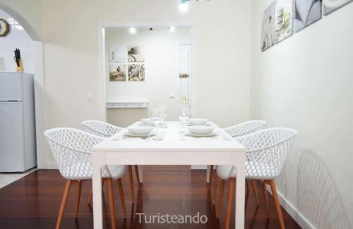 San Vicente de la Barquera Apartment | Kid-Friendly Escape at Apartamento Barlovento - Rated 9.2