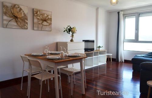 San Vicente de la Barquera Apartment | Cozy Apartment La Barquera with Scenic Ría Views