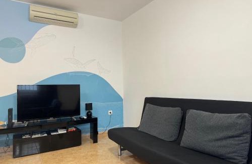 Sant Carles de la Rapita Apartment | Pet-Friendly Retreat: Apartamento Los Peces, Rated 9.8/10