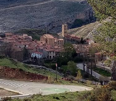 Villarroya de los Pinares Apartment | Creative Apartment VillaRubei: Top-Rated Family Getaway