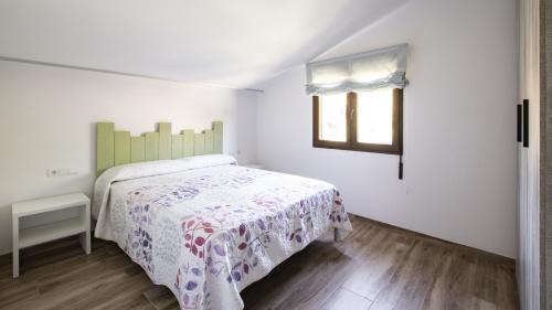 Villarroya de los Pinares Apartment | Creative Apartment VillaRubei: Top-Rated Family Getaway