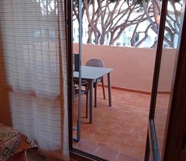 Poblado Sancti Petri Apartment | Inviting Apartamento La Caracola with Pool & Child-Friendly Amenities