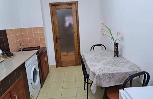 Baile Herculane Apartment | Child-Friendly 2-Room Apartment with Kitchen & Bathroom