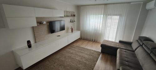 Ramnicu Valcea Apartment | Family-Friendly 2 Bedroom Apartment with Perfect Rating
