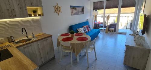 Jastrzebia Gora Apartment | Beachside Comfort: Apartament ANCORA in Jastrzębia Góra