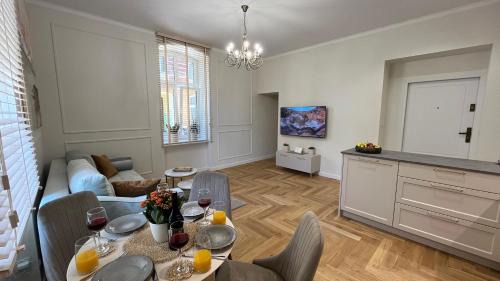 Przemysl Apartment | Comfortable Stay at Apartament Barska Park for Families