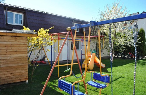Bistrita Apartment | Accessible Family Retreat at Apartament Beta - Rated 9/10