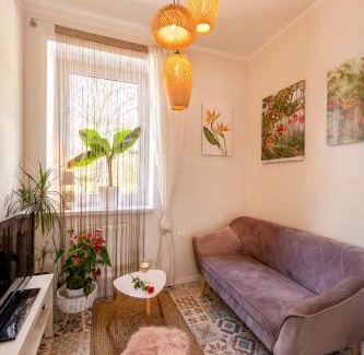 Ladek-Zdroj Apartment | Chic Apartament Boheme: Pet-Friendly with Breakfast & More