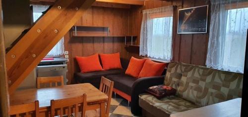 Elblag House | Cozy Year-Round Cabin with Grill, Pet & Child Friendly