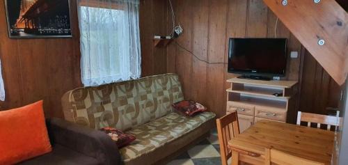 Elblag House | Cozy Year-Round Cabin with Grill, Pet & Child Friendly