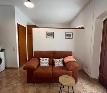 Besalu Apartment | Cozy Can Mingu Apartment with High Guest Ratings
