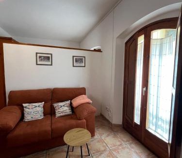 Besalu Apartment | Cozy Can Mingu Apartment with High Guest Ratings