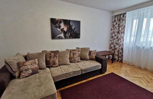 Deva Apartment | Top-Rated Apartament Carla-Maria with Hot Tub & Breakfast