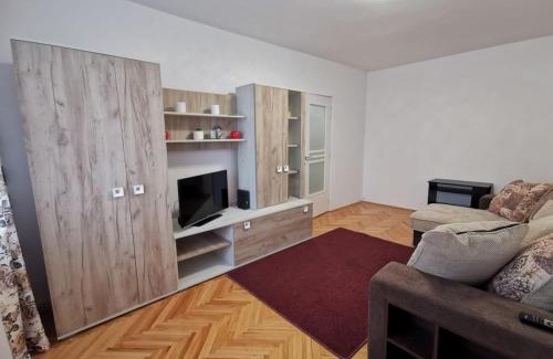 Deva Apartment | Top-Rated Apartament Carla-Maria with Hot Tub & Breakfast