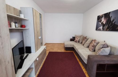 Deva Apartment | Top-Rated Apartament Carla-Maria with Hot Tub & Breakfast