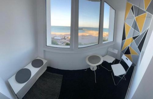 Constanta Apartment | Cozy Oceanfront Apartment in Constanta with Private Beach