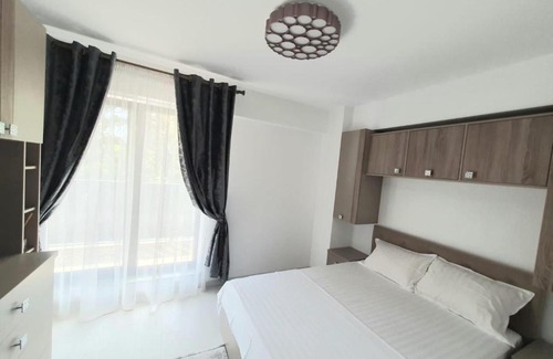 Copou Apartment | Elegant Stay at Apartament Copou - 4-Star Family Retreat