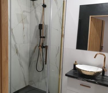 Szczawno-Zdroj Apartment | Perfect Retreat at Apartament CzarnoRóżowy - Rated 10/10