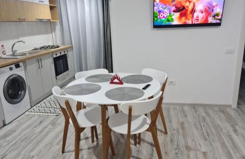 Ramnicu Valcea Apartment | Highly Rated Apartament David: Family-Friendly Retreat