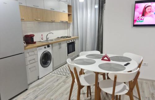 Ramnicu Valcea Apartment | Highly Rated Apartament David: Family-Friendly Retreat
