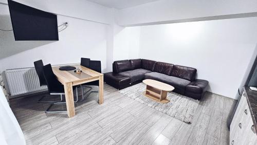 Ramnicu Valcea Apartment | Family-Friendly Stay at Apartament Dem Radulescu - 9.7 Rating